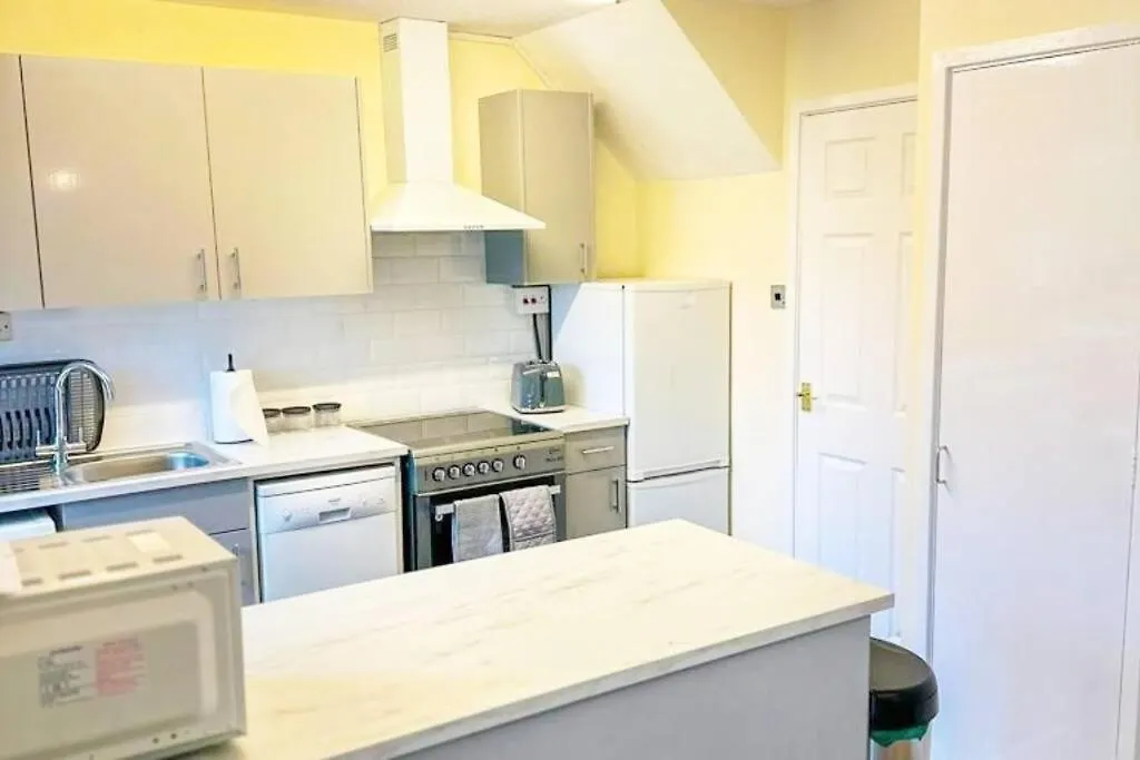 Lovely 3 Bed With Free Parking-Families, Professionals And Contractors Welcome Luton  0*, Luton (Bedfordshire) United Kingdom
