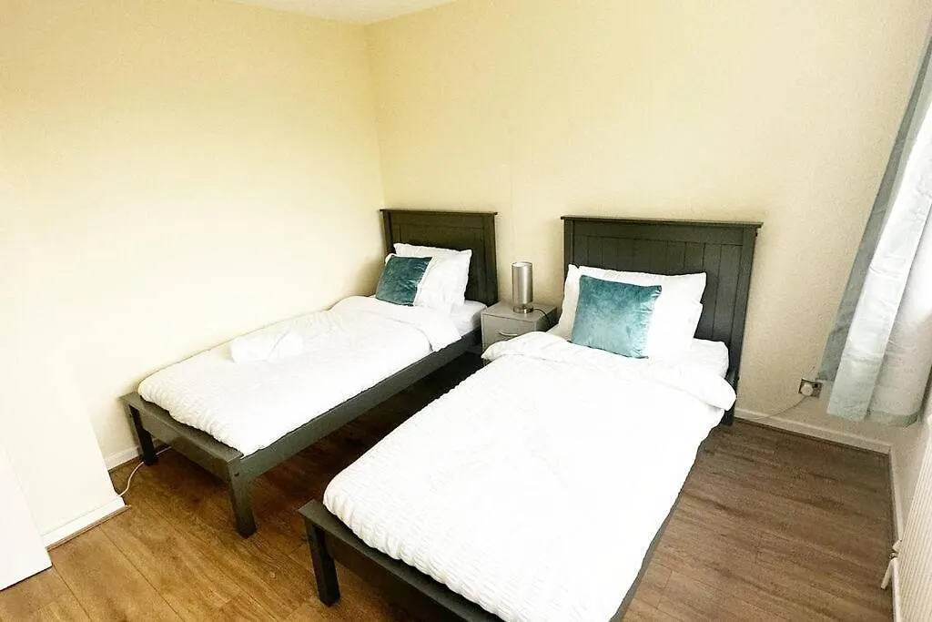 Apartment Lovely 3 Bed With Free Parking-Families, Professionals And Contractors Welcome Luton
