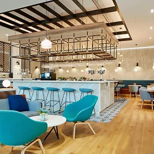 4* Отель Courtyard By Marriott Luton Airport